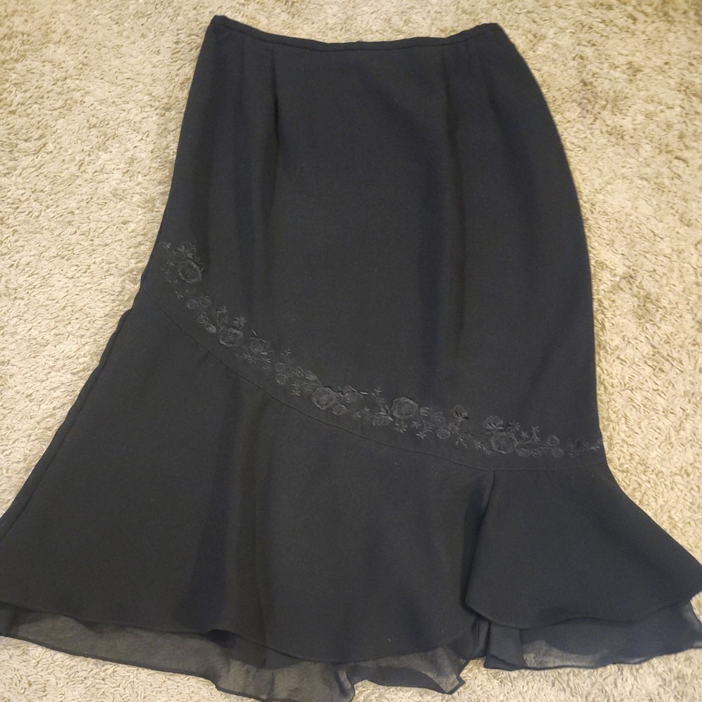 Plaza South Skirt Midi Embroidered chiffon lined Hem Size 16P Black